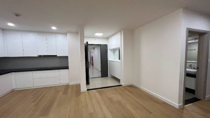 Bán chung cư La Casta Văn Phú toà A 3 phòng ngủ diện tích 114 m2 nội thất chủ đầu tư cao cấp  Điều hoà âm trần, sàn gỗ, tủ bếp, toà nhà được thi công vững chắc bằng công nghệ bê tông đúc